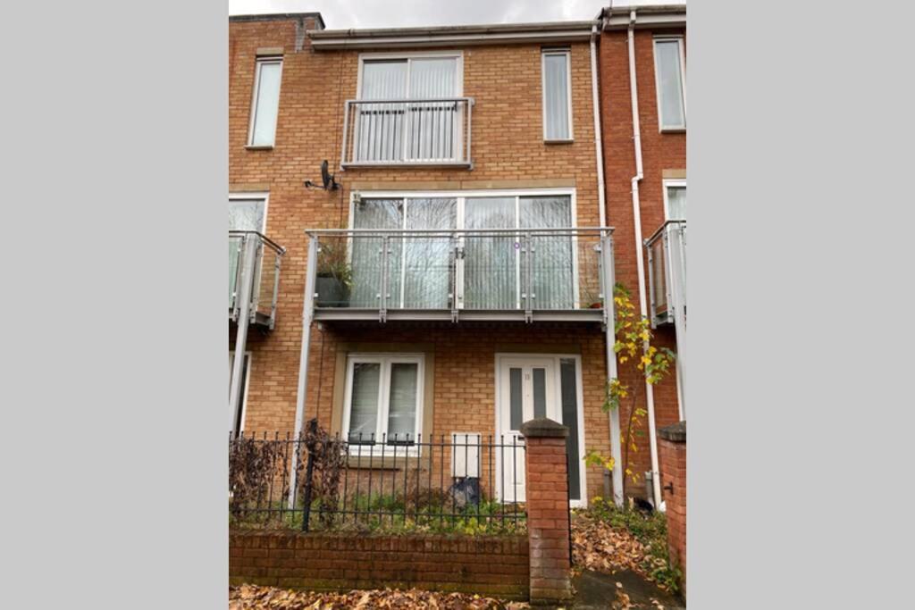 Large 5-Bed City Centre Townhouse With Secure Parking 맨체스터 외부 사진